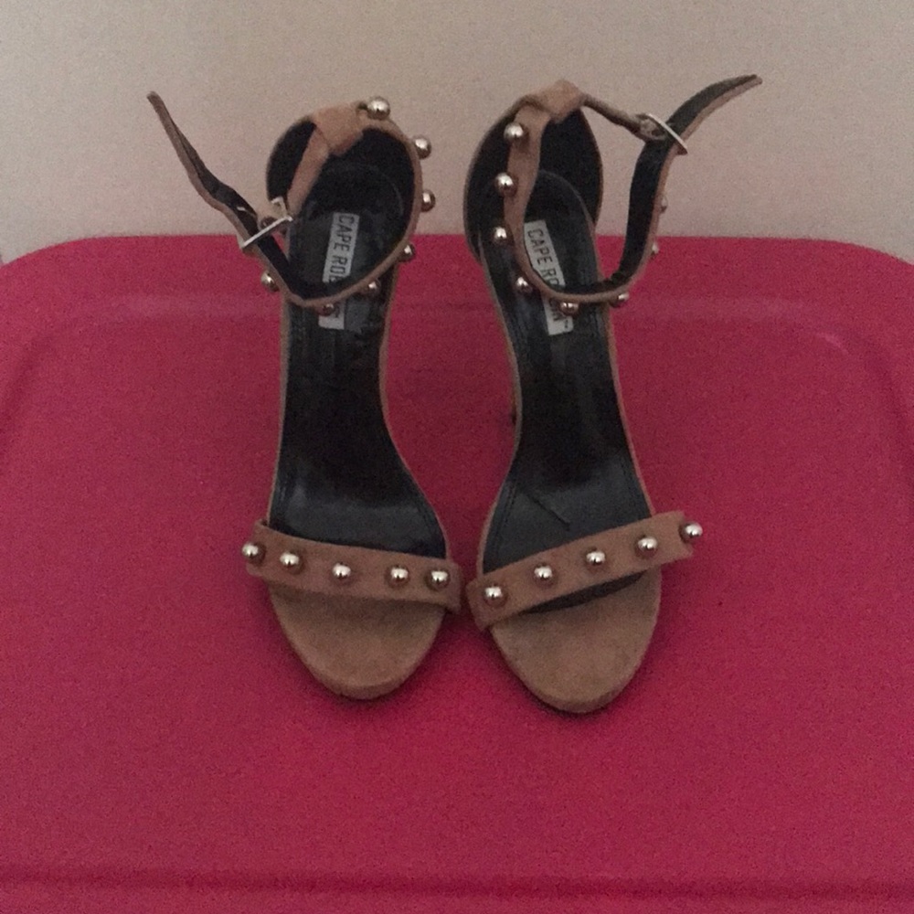Heels - Picture 2 of 3